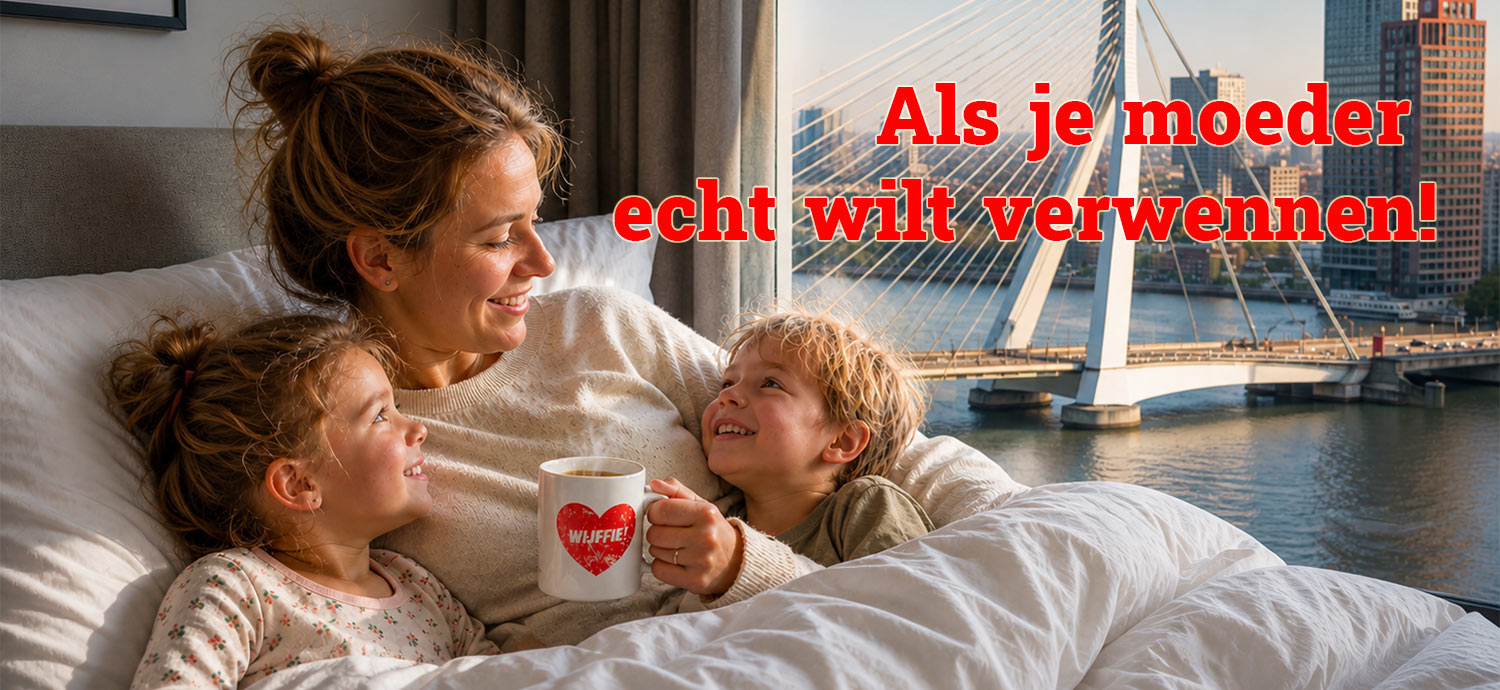 Afbeelding van moeder met Wijfie love you mok in haar hand met op de achtergrond de Erasmusbrug!